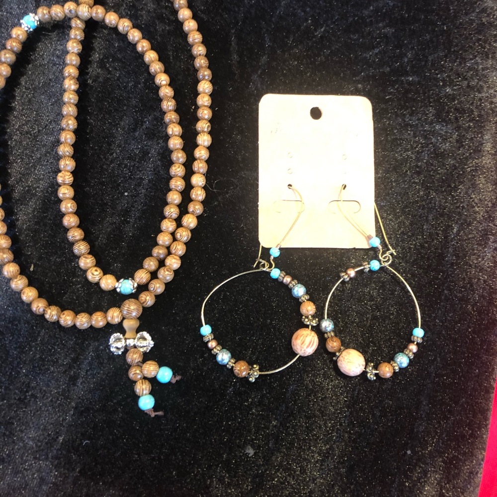 Necklace and earring set